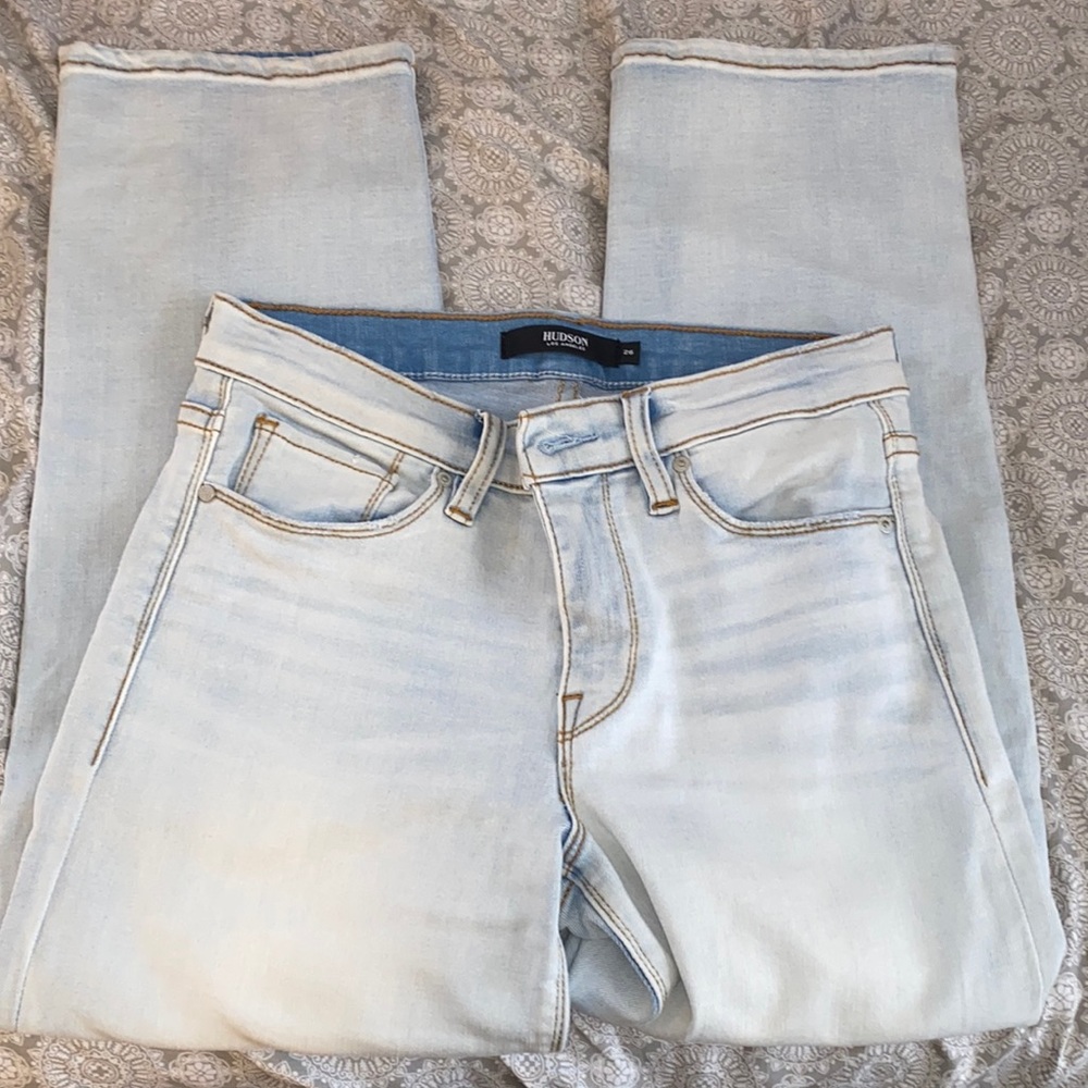 Hudson Jeans size 26 light denim mid rise Stella crop straight.